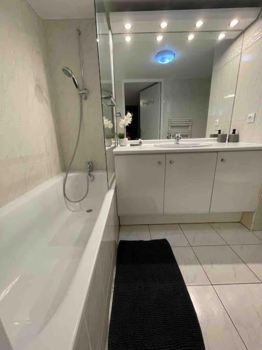 Magnifique Duplex 45 M2 Aux Portes De Paris Metro Barbara A 30Mn Expo Porte De Versailles Montrouge Luaran gambar