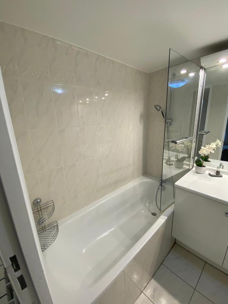 Magnifique Duplex 45 M2 Aux Portes De Paris Metro Barbara A 30Mn Expo Porte De Versailles Montrouge Luaran gambar